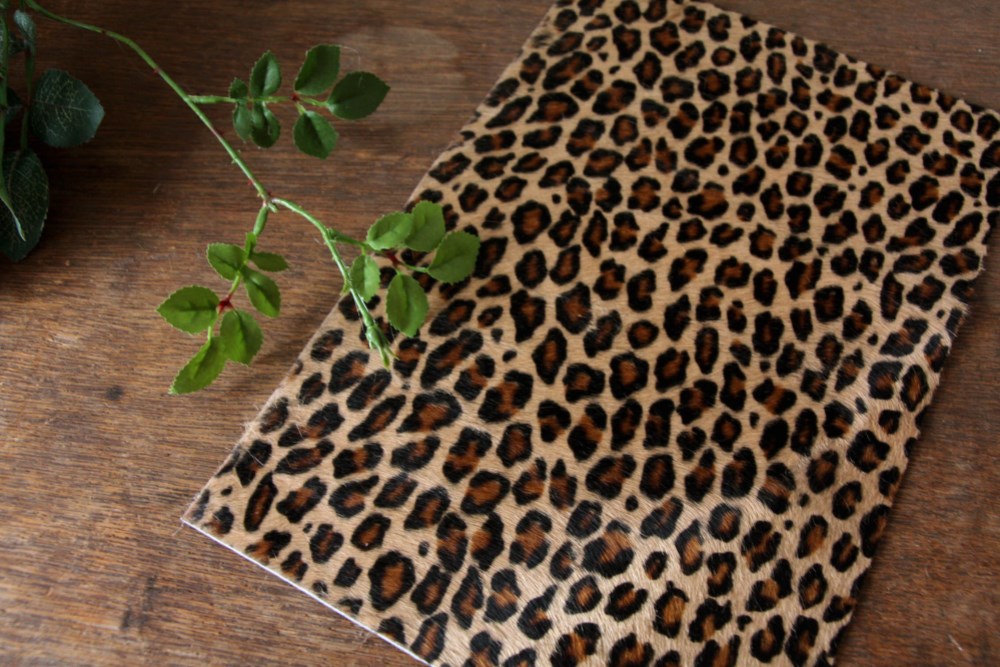 ☆ヒョウ柄 毛つき本革（ハラコ） 6dsカット済（1枚単位） その他