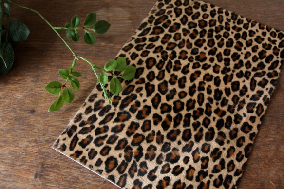 ☆ヒョウ柄 毛つき本革（ハラコ） 6dsカット済（1枚単位） その他