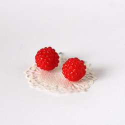 Handmade delicate raspberry earrings - stainless steel 2枚目の画像