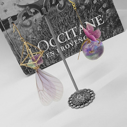 アダムとイヴ のファンタジー異世界の林檎 レジン ピアス / フロー 