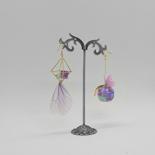 アダムとイヴ のファンタジー異世界の林檎 レジン ピアス / フロー 