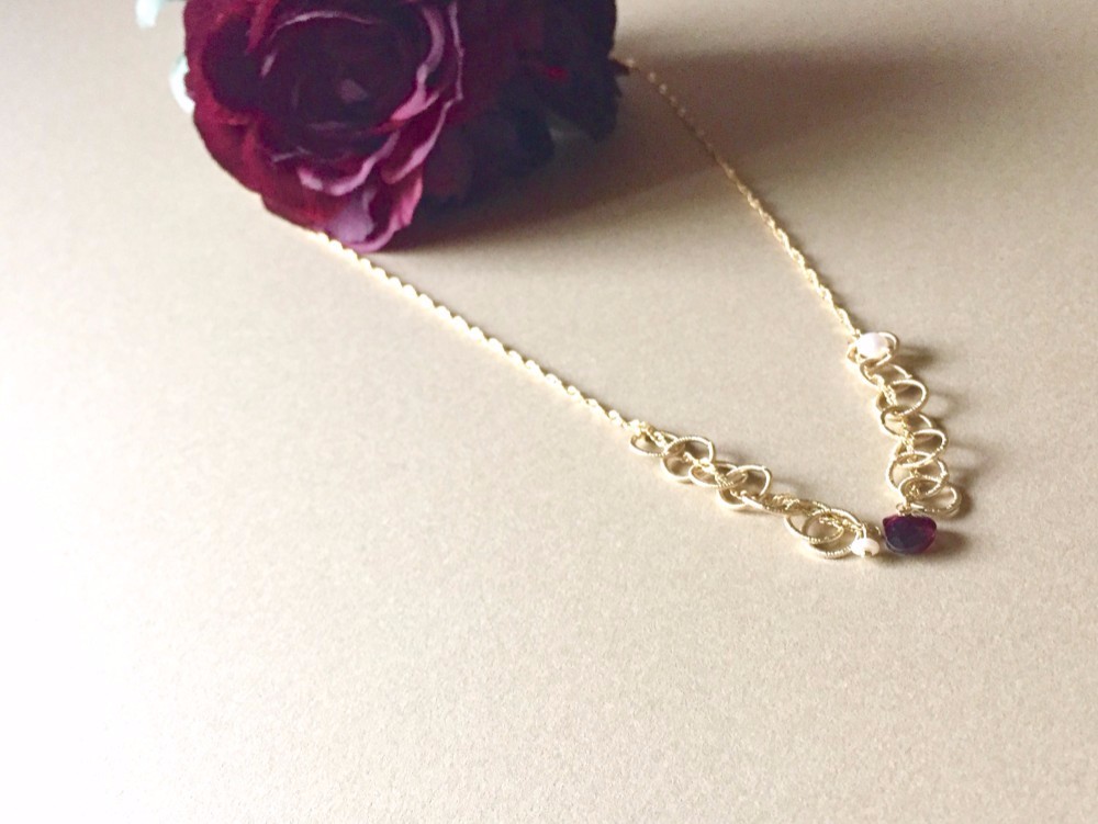 上品なオトナっぽい気分！マロンカットのロードライトガーネットと金のリングの大人ステキなネックレス