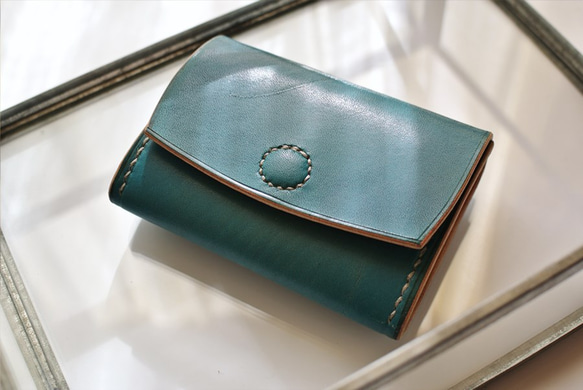 【Mini wallet Nc】　青い手染めグラデーションレザーの小物入れ：本革・コインケース・ミニ財布 1枚目の画像