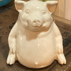 豬，白瓷。瓷器藝術材料。 第2張的照片