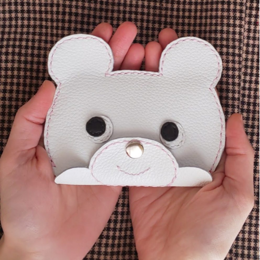本革　ホワイトくまくま　ミニ財布　カードケース　レザー　ギフト 4,686円