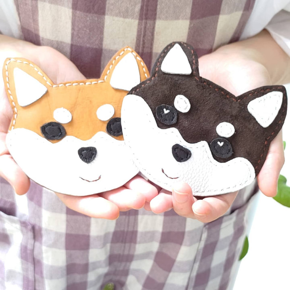 ちびすけ様⭕️手縫いレザーのペンダント(小銭入るよ) ちょっとだけハラコレザー 本革 手縫いの 柴犬 コインケース(ᐡ- ﻌ •ᐡ) レザー 小銭入れ・コイン