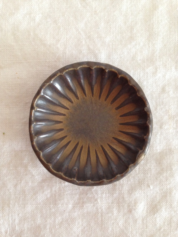 輪花豆皿(ブロンズ) 2枚目の画像