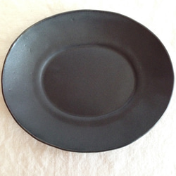陶器オーバルプレート(黒) 2枚目の画像