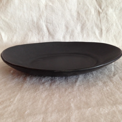 陶器オーバルプレート(黒) 4枚目の画像