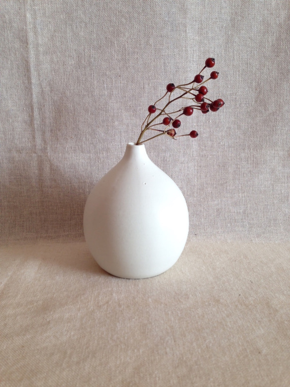陶器一輪挿し(白マット) 一輪挿し・花瓶・花器 yoko fukuzawa