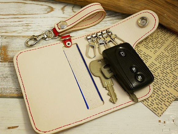 ターコイズ レザーキーケース キーホルダー付き スマートキー カードポケット付き ハンドメイド タンロー×レッド 5枚目の画像