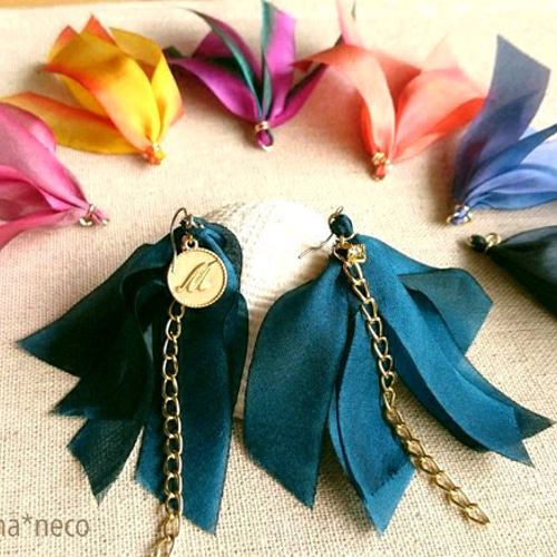 シルクリボンタッセルのイニシャルピアス [イヤリング] ピアス 