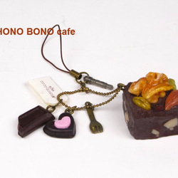 ブラウニーとチョコレートのボールチェーン　ストラップ＆イヤホンジャック付き　byHONO BONO cafe 1枚目の画像