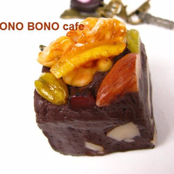 ブラウニーとチョコレートのボールチェーン　ストラップ＆イヤホンジャック付き　byHONO BONO cafe 4枚目の画像