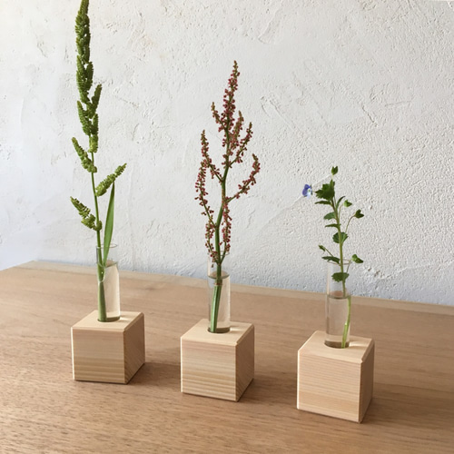 ヒノキの切り株×1点 一輪挿し×2点 ヒノキ ドイツ製蜜蝋コーティングオブジェ 丸太】木の大きな器 切り株 花瓶・フラワースタンド