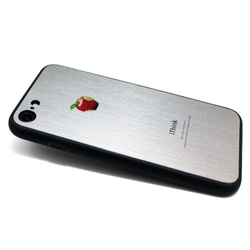 【まるで金属のようなiPhoneケース】 iPhoneケースカバー（シルバー×ブラック）赤リンゴ　耐衝撃 SE2/SE3 2枚目の画像