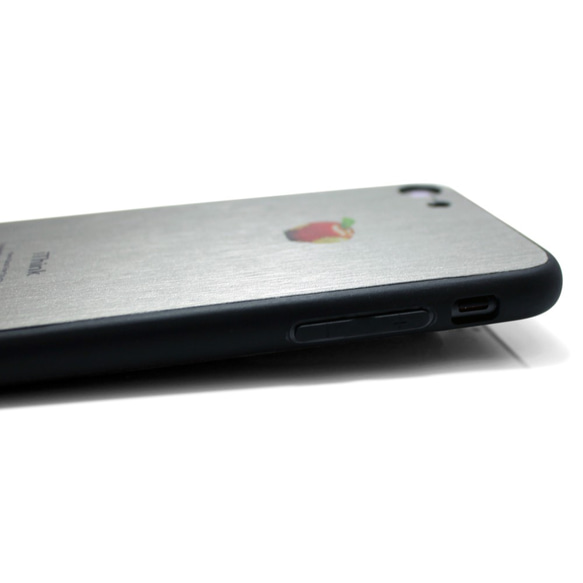 【まるで金属のようなiPhoneケース】 iPhoneケースカバー（シルバー×ブラック）赤リンゴ　耐衝撃 SE2/SE3 6枚目の画像