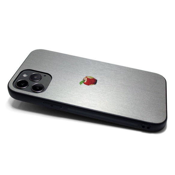 【まるで金属のようなiPhoneケース】iPhoneケースカバー（シルバー）赤リンゴ　耐衝撃 15/14/13/12~ 4枚目の画像