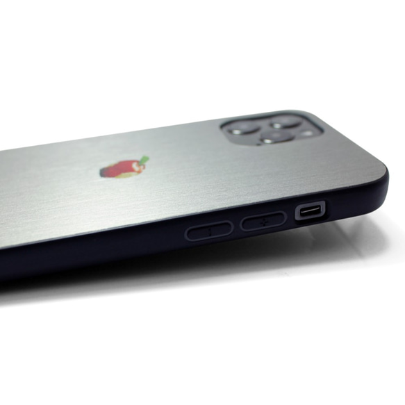 【まるで金属のようなiPhoneケース】iPhoneケースカバー（シルバー）赤リンゴ　耐衝撃 15/14/13/12~ 8枚目の画像