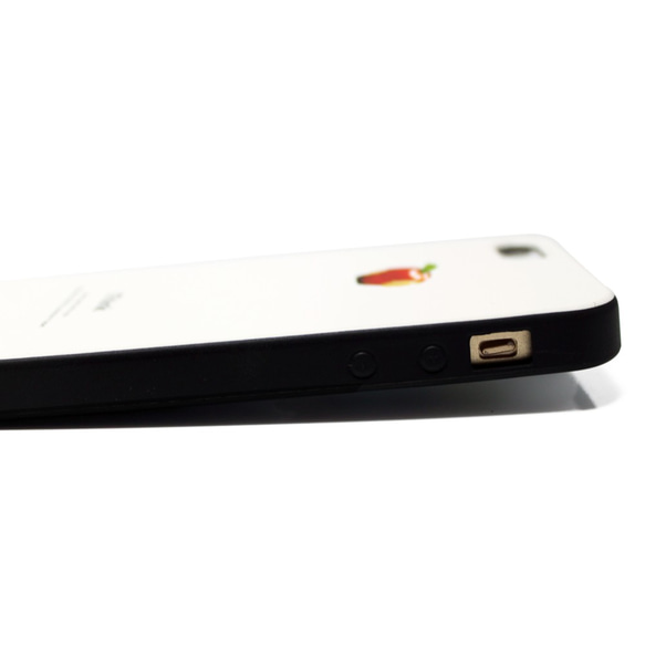 iphone5/5s/SE用☆軽量レザーケースカバー（オフホワイト×ブラック）赤リンゴ 4枚目の画像
