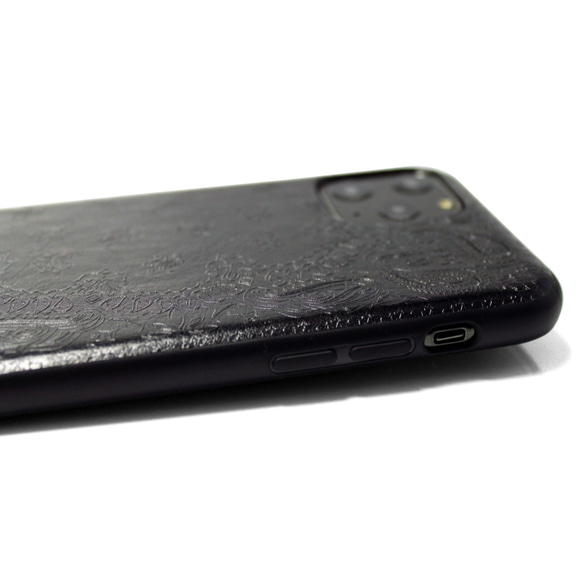 【iPhone16pro/15/14/13/13mini/12~】特殊エンボス加工レザーケースカバーペイズリー×ブラック 17枚目の画像