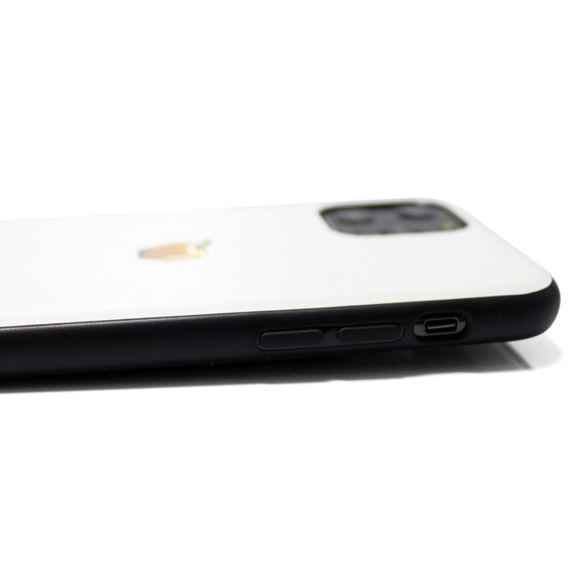 【iPhone15/14pro/13/13mini/12/11】レザーケースカバー（オフホワイト）黄金のリンゴ　シンプル 5枚目の画像