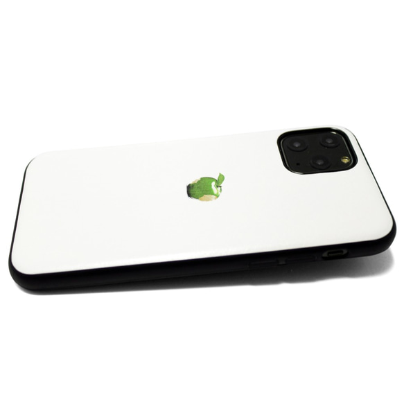 【iPhone15/14/13/13mini/12/11~】レザーケースカバー（オフホワイト）青リンゴ　シンプル 2枚目の画像