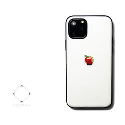 【iPhone15/14pro/13/13mini/12/11~】レザーケースカバー（オフホワイト）赤リンゴ　シンプル 1枚目の画像