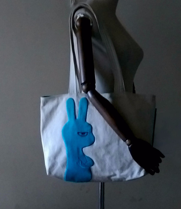 [不高興的兔子] 帆布托特包 a unhappy rabbit bag [booboohug*布布抱抱夢中動物園] 3枚目の画像