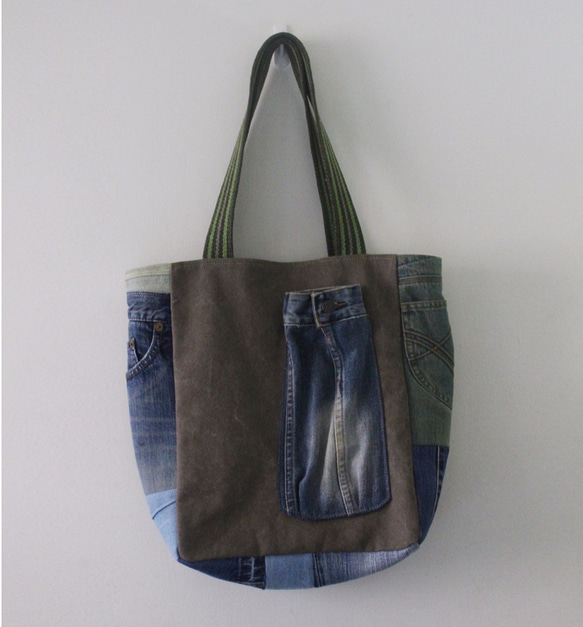 パッケージリメイクデニムパッチワークトート大きな袋を縫い付けるの中古ジーンズ[booboohug] 1枚目の画像