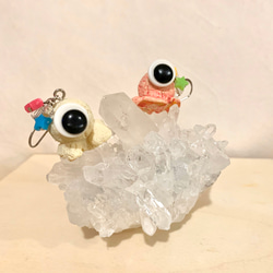 Monster eyeball Popcorn earring 眼睛爆谷妖怪耳環 第1張的照片