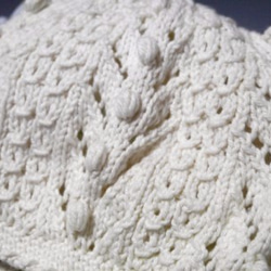 オールシーズン使える、コットン糸の手編み帽子（オフホワイト） 2枚目の画像