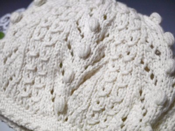 オールシーズン使える、コットン糸の手編み帽子（オフホワイト） 2枚目の画像