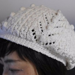 オールシーズン使える、コットン糸の手編み帽子（オフホワイト） 3枚目の画像