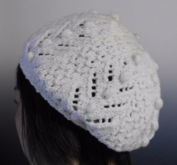 オールシーズン使える、コットン糸の手編み帽子（オフホワイト） 4枚目の画像