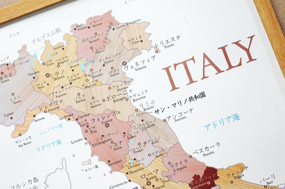 寄木風「イタリア地図」ポスターA2サイズ　木目 2枚目の画像