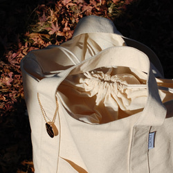 キャンバス トートバッグ　巾着カバー・ゴールドチャーム付き 3枚目の画像