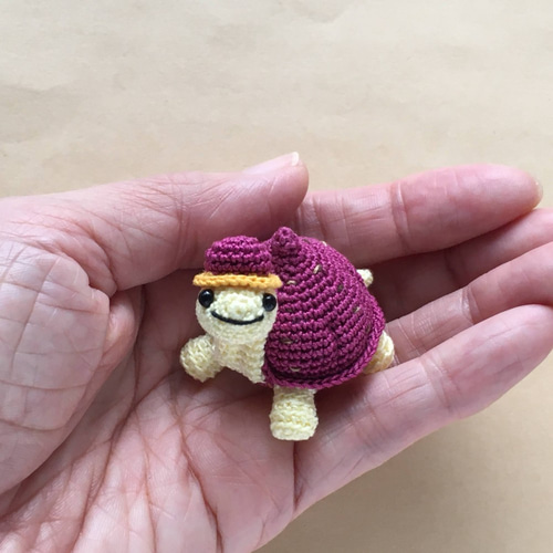 ハンドメイド 赤ちゃんアルマジロのあみぐるみ ぬいぐるみ （かぎ針 