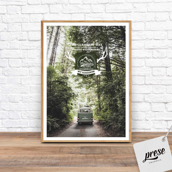 森を走るVWバスのアウトドア ロゴ入り 1枚目の画像