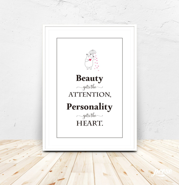 美しさは注目されます、個性は心を惹きつけます。英文格言 1枚目の画像