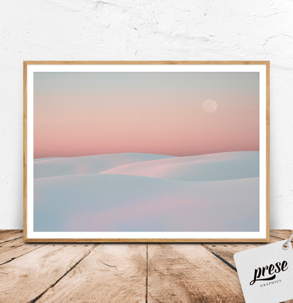 白い砂丘と月、アメリカホワイトサンズ公園の幻想的な風景 1枚目の画像