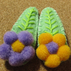 お花と刺繍のパッチンピン❀２本セット❀紫×黄色 1枚目の画像