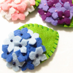フェルトと刺繍のパッチンピン　紫陽花　(青) 1枚目の画像