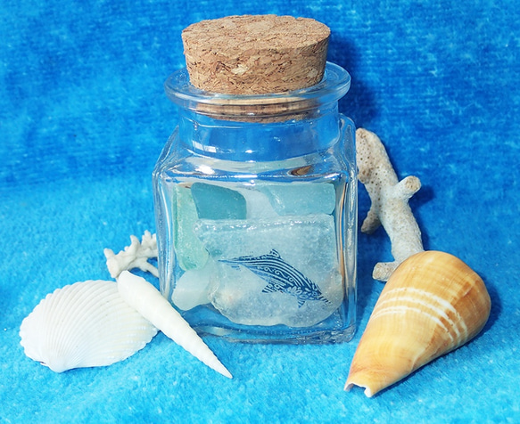 波乗りシュナウザー シーグラスアート 南の島でサーフィン犬 夏の