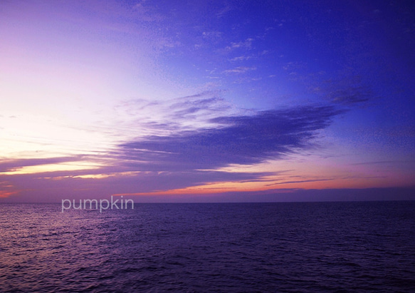 夜明け前  　PH-A4-046   南風　朝陽　朝の海　碧い海　潮風 1枚目の画像