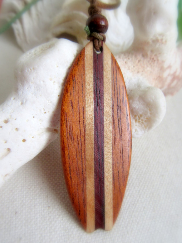 木のネックレス『ハワイアンコアのサーフボード』・送料無料