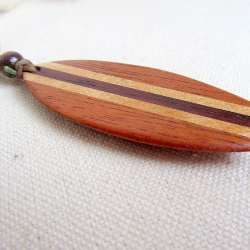 木のネックレス『ハワイアンコアのサーフボード』・送料無料