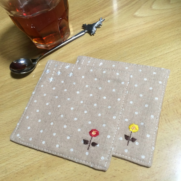 コースター　刺繍（花）ドット柄/2枚セット＜リネン×コットン＞ 1枚目の画像