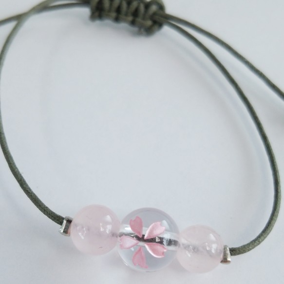桜彫り水晶コードブレスレット ローズクォーツ（緑紐） 4枚目の画像