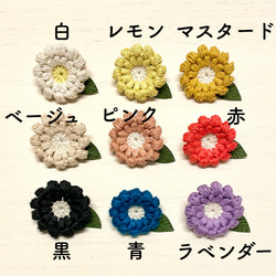 白色の『まあるいお花』(小) 〜リネン糸で編んだブローチ 5枚目の画像